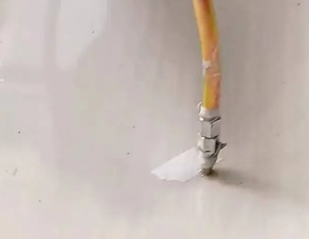 花都瓷砖空鼓维修公司专业解答在瓷砖铺贴过程中，如果使用的砂料过粗（如全部使用了粗砂），可能会导致以下问题